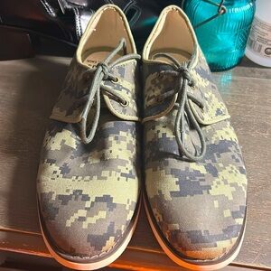 Generic Surplus Los Angeles‎ Calif. Men’s Digital Camo Oxford Loafers.
